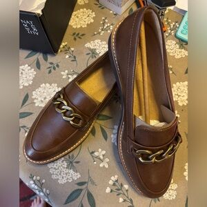 Naturalizer Chestnut Loafers.
Size 9.5 Medium.NIB